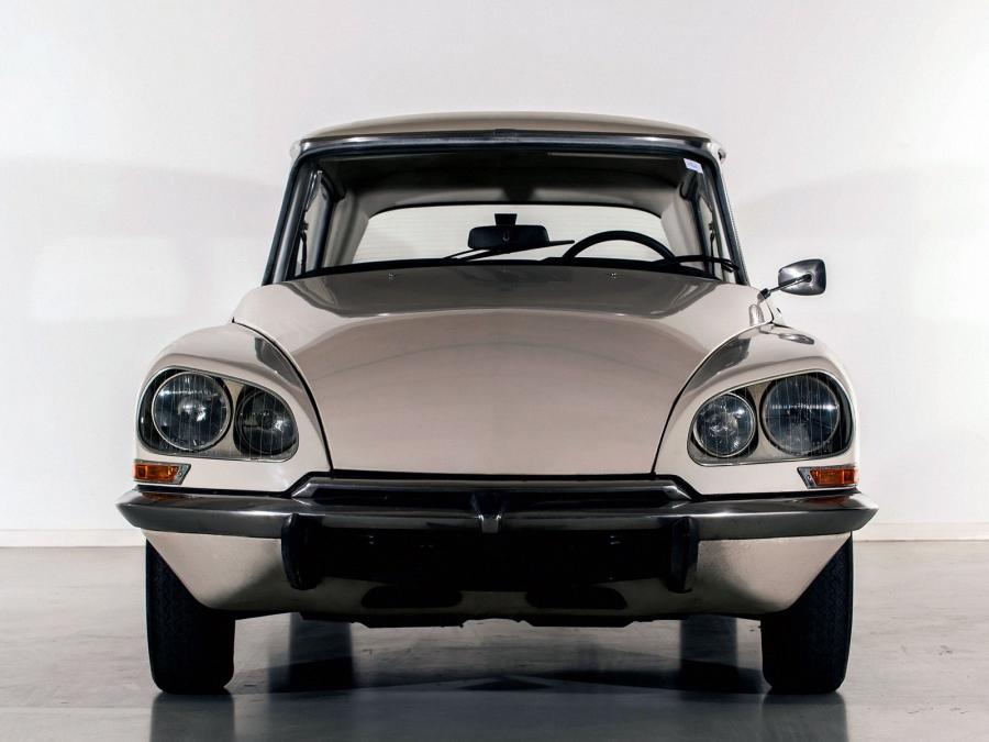  Citroen ID19 Special Berline 1969 года  (фото 3 из 4)